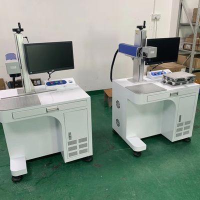 Metalowe maszyny do znakowania laserowego 30 W 60 kHz, maszyna do znakowania laserowego do tworzyw sztucznych