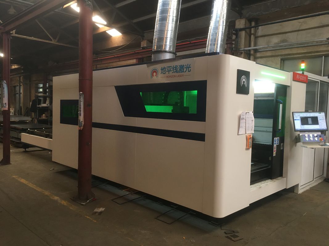 Maszyna do cięcia laserem światłowodowym 1500W 4000W CNC IPG MAX 3015 Stół wymienny z pokrywą