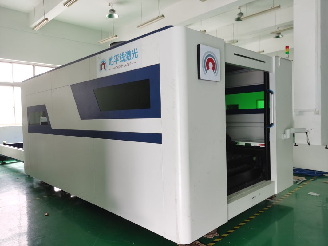 Maszyna do cięcia laserem światłowodowym 1500W 4000W CNC IPG MAX 3015 Stół wymienny z pokrywą