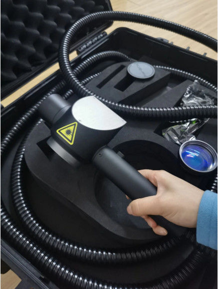 Odtłuścić laserowe maszyny czyszczące 200W 4000mm CE w pełni zamknięte