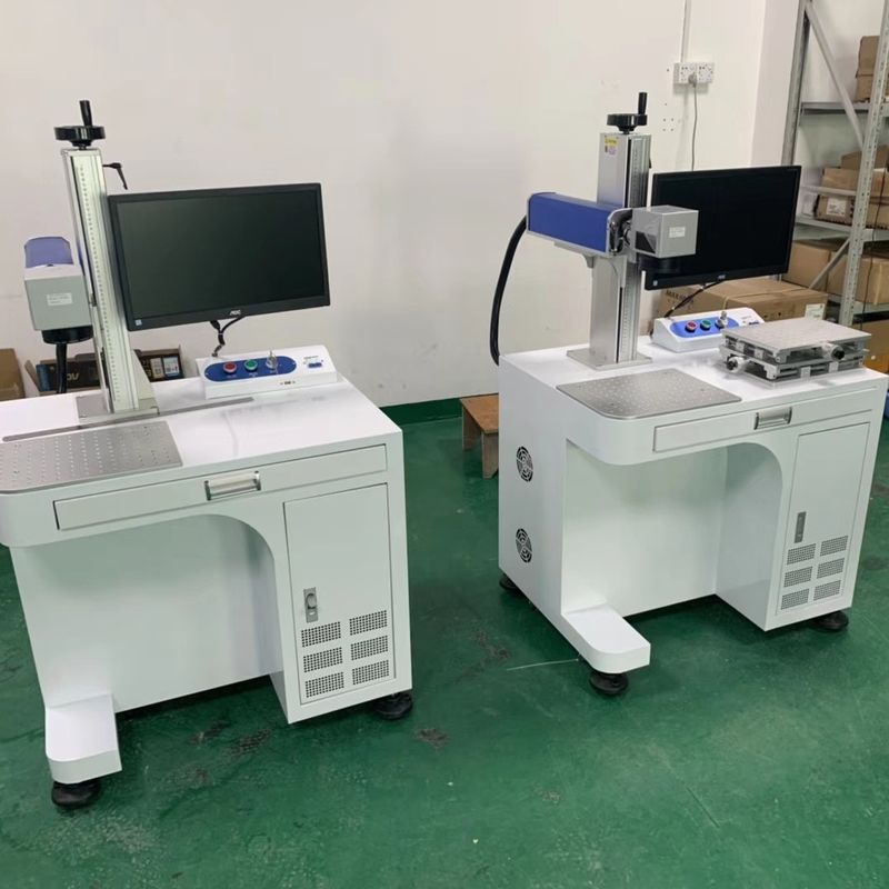 Metalowe maszyny do znakowania laserowego 30 W 60 kHz, maszyna do znakowania laserowego do tworzyw sztucznych