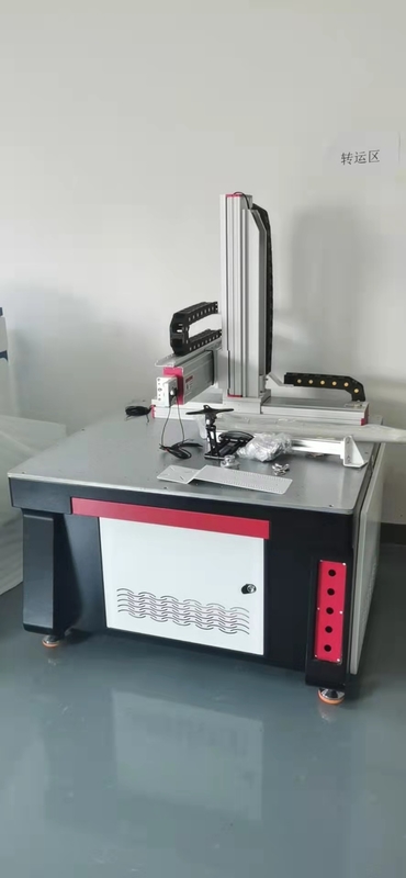 Spawarka laserowa z chłodzeniem wodnym 1000W 1080nm ze stołem roboczym