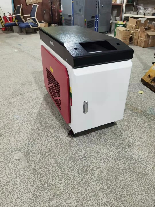 Automatyczna spawarka laserowa o połowie wagi 220 V 1500 W do metalu